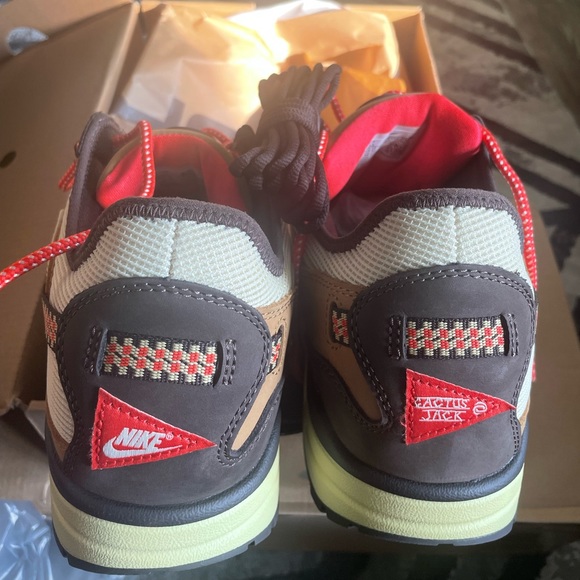 Cactus Jack x Nike Air Max 1 “Baroque Brown” - Picture 2 of 6